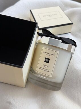 Jo Malone Cream & Black English Oak Candle with Box brand new